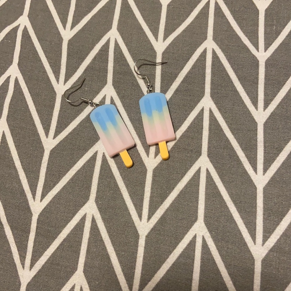 They weren’t purchased anywhere they were made by me (I just put them together)